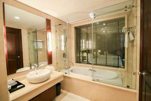Sai Gon Ha Long Hotel