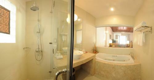 Hotel Vinh Hung Riverside Resort & Spa