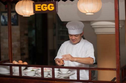 Hotel Vinh Hung Riverside Resort & Spa