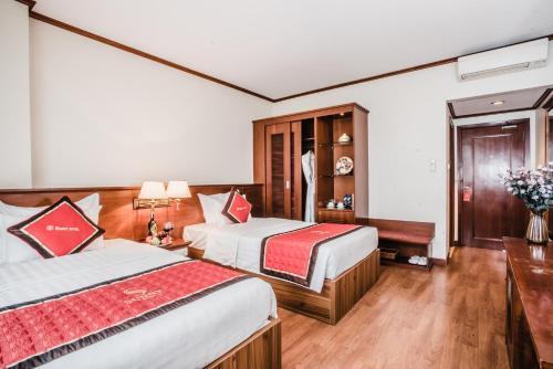 Sunny Hotel 2