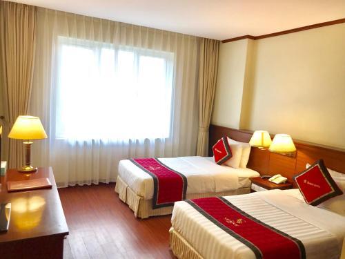 Sunny Hotel 2