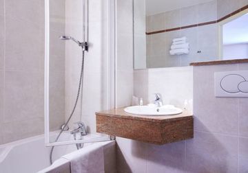 Hotel Kyriad - Nimes Ouest