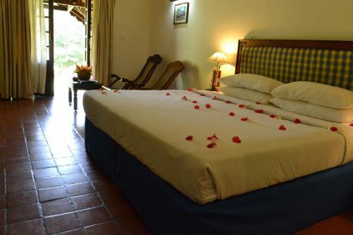 Hotel Poovar Island Resort
