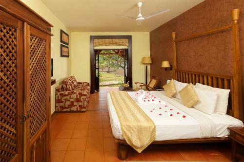 Hotel Poovar Island Resort