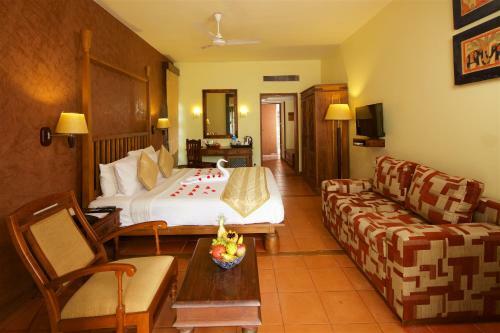 Hotel Poovar Island Resort
