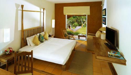 Hotel Poovar Island Resort