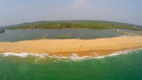 Hotel Poovar Island Resort