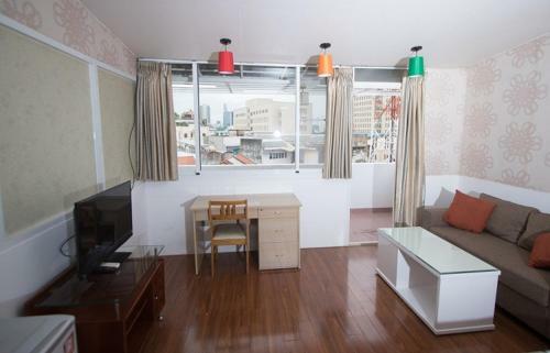 Smiley Apartment 3