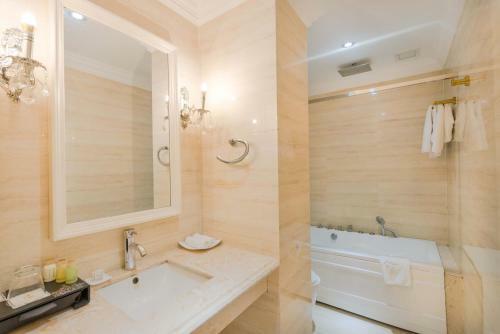 Hotel A & Em - 280 Le Thanh Ton