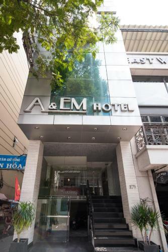 A & Em - The Petit Hotel