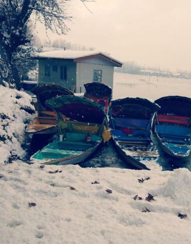 Posada Kings Houseboats
