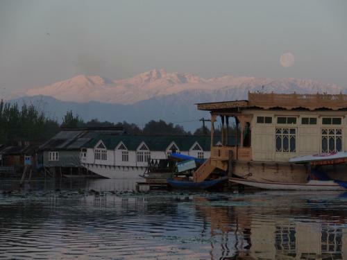 Houseboat Moon Of Kashmir