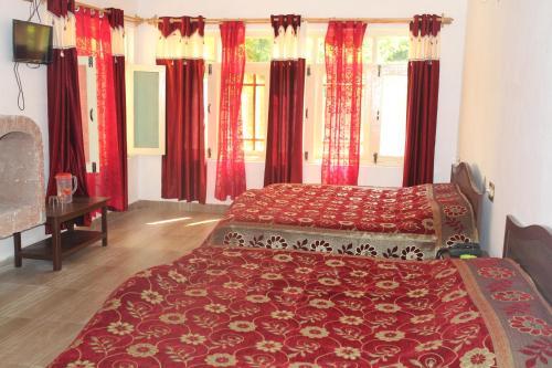Posada Grand Noora Palace