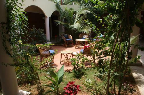 Hotel Ashiyana Cliff & Beach Resort