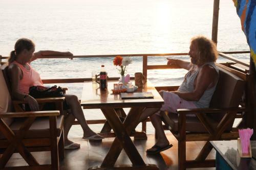 Hotel Black Beach Resort