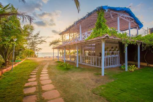 Shining Sand Beach Hotel