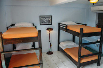 Hotel Lazea Tagaytay Inn