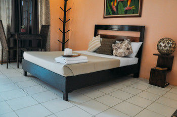Hotel Lazea Tagaytay Inn