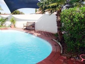 Sails Motor Inn