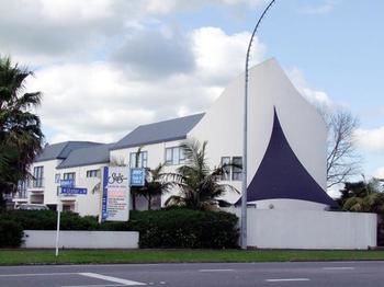 Sails Motor Inn