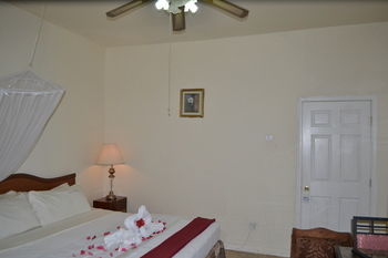 Executive Airport Hotel