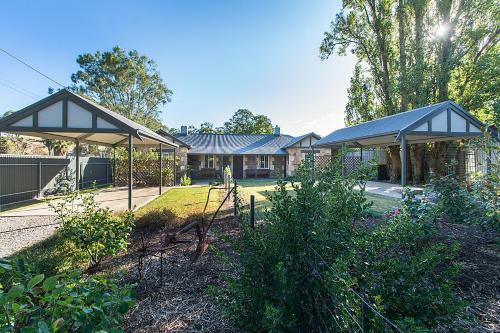 Villa Stoneleigh Cottage Bed And Breakfast