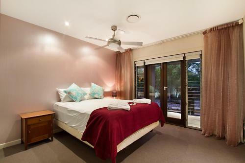 The Bali Hut On Water Central