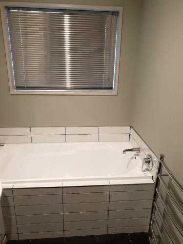 Bed & Breakfast Great Location & Value Own Bathroom