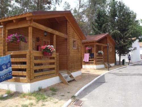 Centro De Ocio Al�a Bungalows Camping Rafting Benamej�