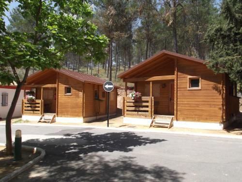 Centro De Ocio Al�a Bungalows Camping Rafting Benamej�