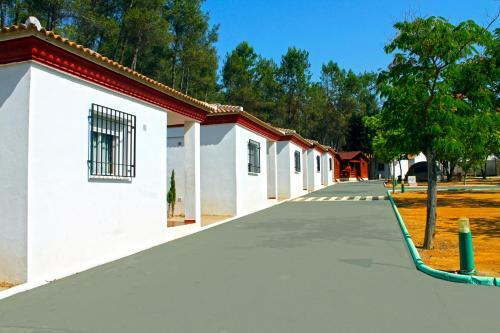 Centro De Ocio Al�a Bungalows Camping Rafting Benamej�
