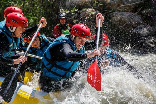 Centro De Ocio Al�a Bungalows Camping Rafting Benamej�