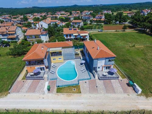 Apartment In Funtana With Three-bedrooms 1