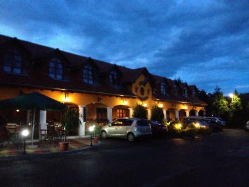 Hostal Radics Panzi� �tterem �s Wellness K�zpont