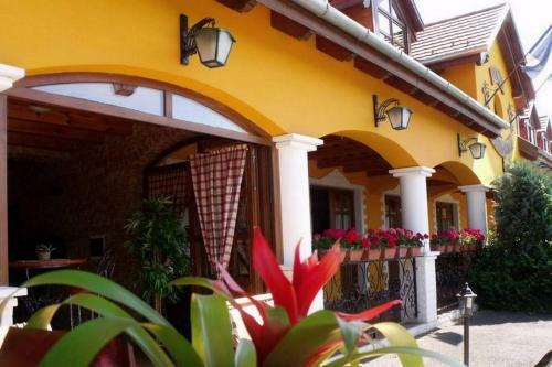 Hostal Radics Panzi� �tterem �s Wellness K�zpont