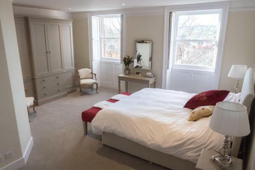 Hostal Broadway House Luxury Serviced Rooms