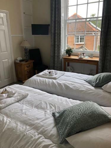 Hostal Broadway House Luxury Serviced Rooms