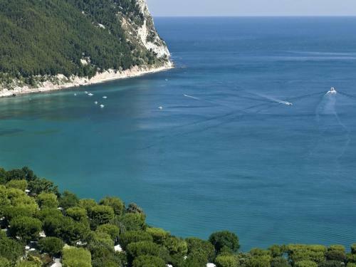 Mountain View Apartment In Pergola With Pool