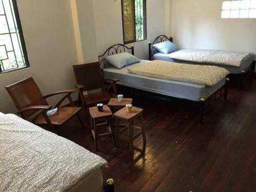 Roly's Hostel