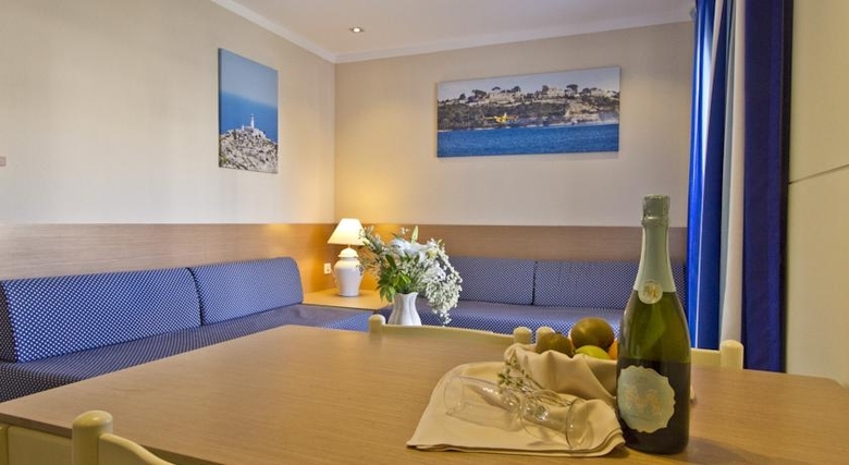 Aparthotel Flora