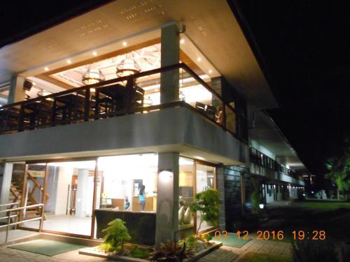 London Beach Resort And Hotel