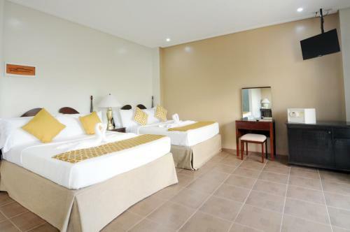 717 Cesar Place Hotel
