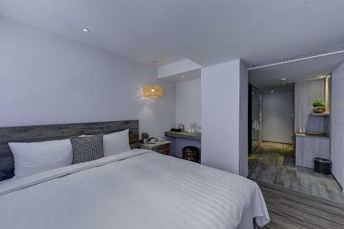 Lan Kwai Fong Garden Hotel