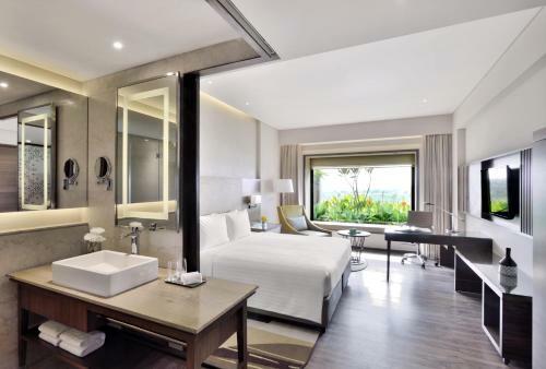 Hotel Courtyard By Marriott Raipur