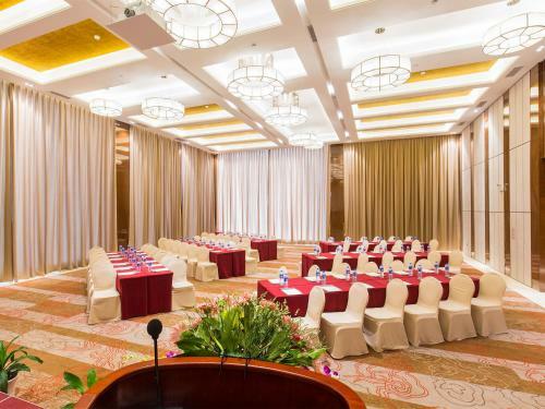 Wan Yue Grand Skylight Hotel