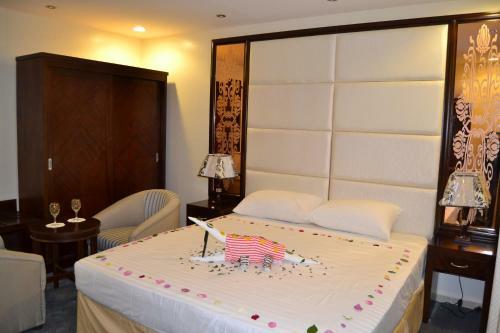 Apartamento Makarm Palm Hotel Suites