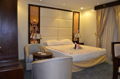 Apartamento Makarm Palm Hotel Suites