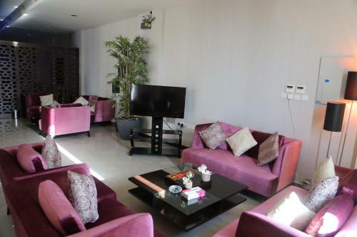 Apartamento Makarm Palm Hotel Suites