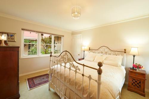 Bed & Breakfast Karri House. Eat - Stay - Love