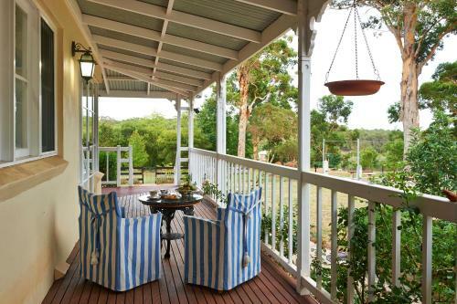 Bed & Breakfast Karri House. Eat - Stay - Love
